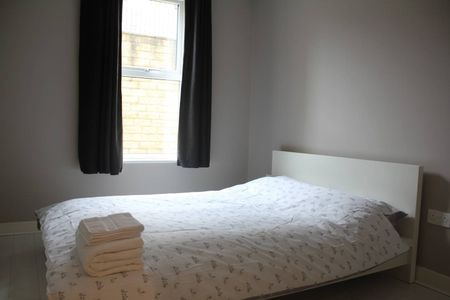 2 Bed Flat, Lyon, S7 - Photo 2