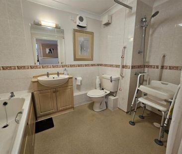 2 bedroom retirement property to rent - Photo 6