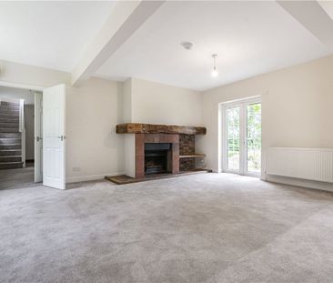 A substantial detached 7 bedroom cottage situated within the Villag... - Photo 5