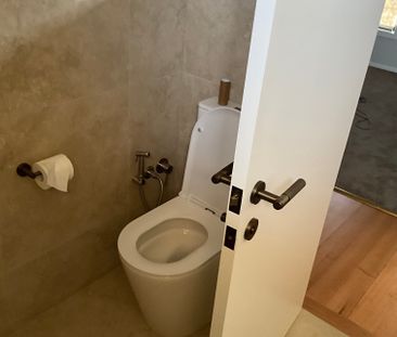 Blackburn South - Photo 4