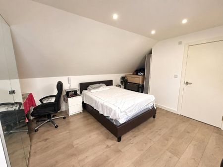 1 bedroom in a house share to rent - Photo 2