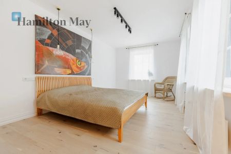 Majestatyczny dworek o powierzchni mieszkalnej 330 m2 posadowiony na działce o powierzchni 1800 m2 w Zalesiu Górnym - Фото 4