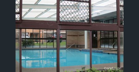 Three Bedroom Townhouse with Garage and Courtyard - Photo 5