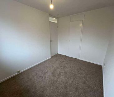 Falcon Fields, Tadley, RG26 - Photo 1