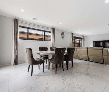 East-Facing Residence Combining Modern Comfort, Seamless Convenienc... - Photo 5