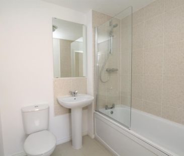 3 bedroom end of terrace house to rent - Photo 4