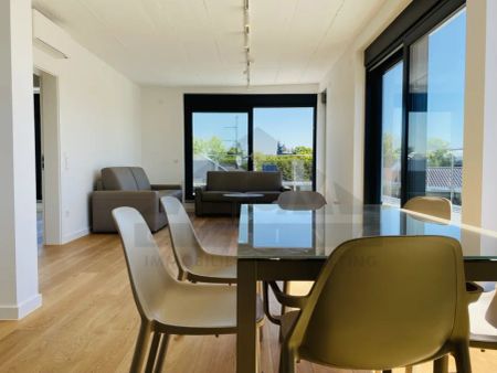 Luxuriöses Penthouse mit riesiger Dachterrasse, 360°-Blick und hochwertiger Ausstattung in ruhiger Lage - Photo 2