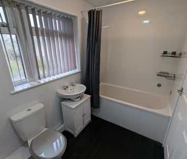 3 bedroom terraced house to rent - Photo 5