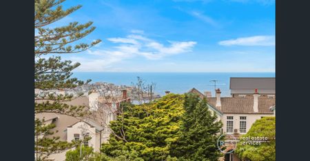 Garden Facing 2-Bedroom Apartment with Parking in 'The Moreton', Bondi - Photo 2