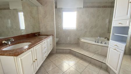 Location Appartement 5 pièces 196m² ANGERS 49100 - Photo 5