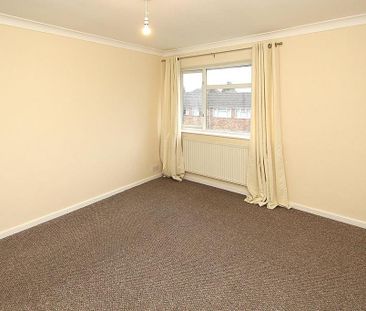 3 bedroom flat to rent - Photo 2