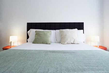 Calle de Noviciado, Madrid, Community of Madrid 28015 - Foto 3