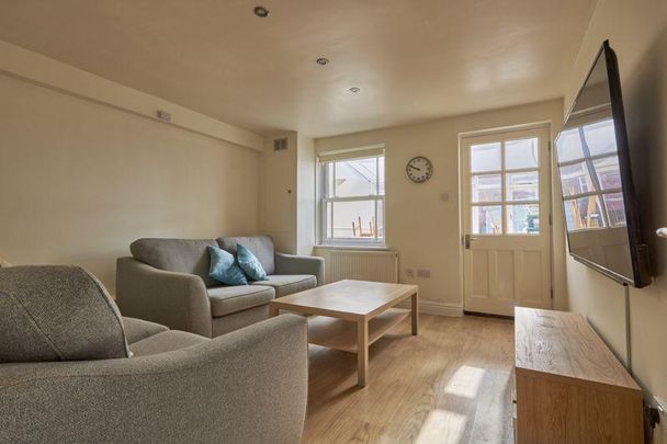 4 bedroom terraced house to rent - Photo 1