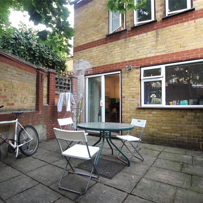 4 bedroom property to rent - Photo 1