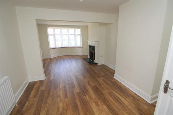 Lakes Lane, Newport Pagnell, Buckinghamshire - Photo 1