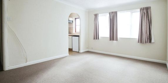 Studio to rent - Photo 2