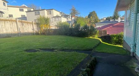 Central Family Home! - Photo 4