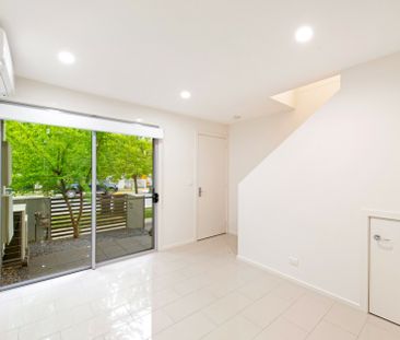 2 Bedroom Townhouse In Great Location - Photo 2