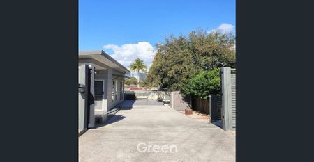 Charming 2-Bedroom Granny Flat with Private Parking in the Heart of Melrose Park! - Photo 2