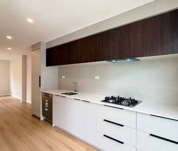 West Harbour, 3 bedrooms - Photo 1