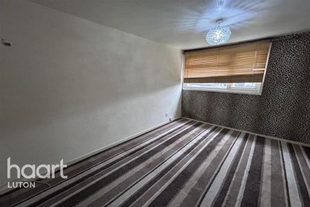 3 bedroom end of terrace house to rent - Photo 2