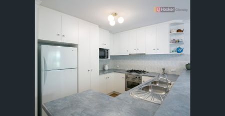 Neat & Comfortable 2-Bedroom Homette in a Quiet, Leafy Location - Photo 3