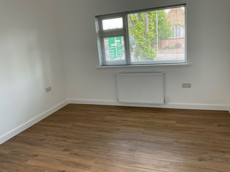 1 Bed Maisonette, Westhorne Avenue, SE9 - Photo 2