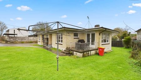 Five Bedroom in Hamilton East - Photo 5