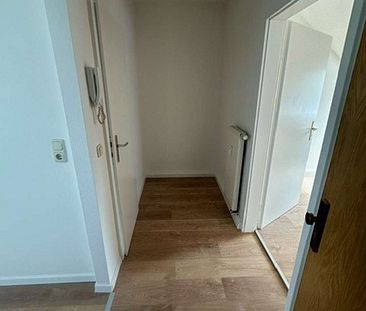 Helle Dachgeschoss-Wohnung sucht neuen Mieter! - Photo 2