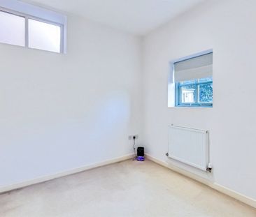 High Street - Photo 2