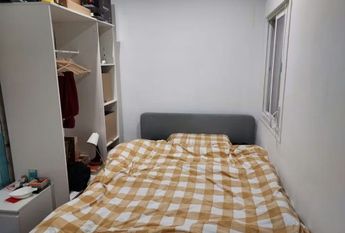 Plaça de Pep Ventura, Badalona, Catalonia 08912