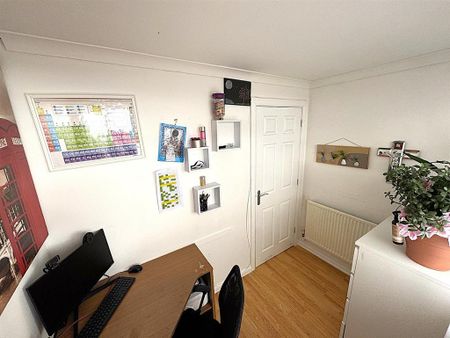 2 bedroom flat to rent - Photo 4