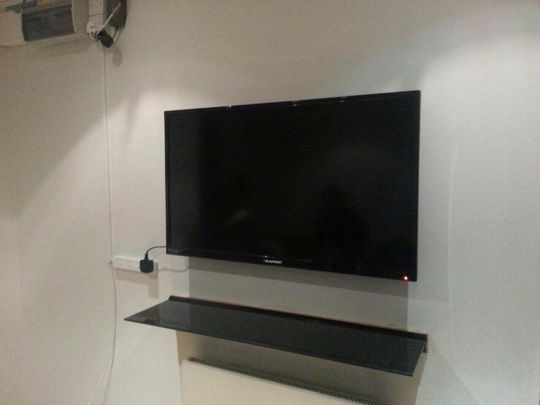 3 bedroom private hall to rent - Photo 1