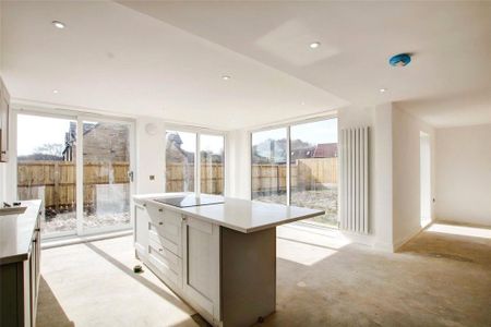 3 bedroom detached house to rent - Photo 2