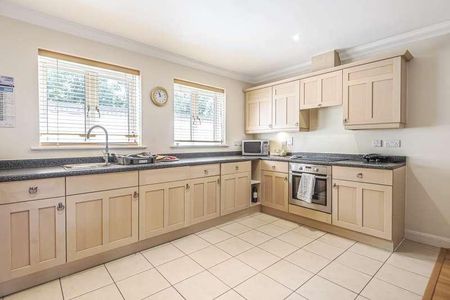 Woking, Surrey, GU22 - Photo 4