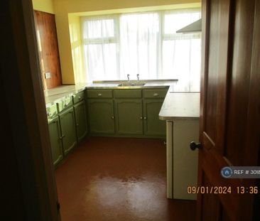 2 bedroom semi-detached house to rent - Photo 6
