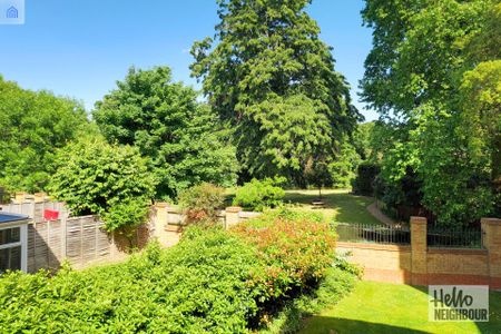 White Lodge Close - Photo 5