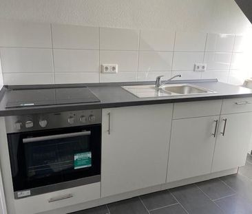 Nachmieter gesucht zum 15.01.2025: Attraktive 2,5 Zimmer Dachgescho... - Photo 2