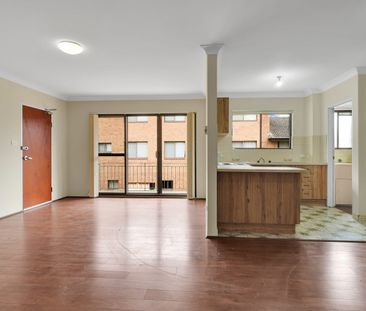 Bright 2 bedroom unit with secured lock up garage and storage - Photo 1