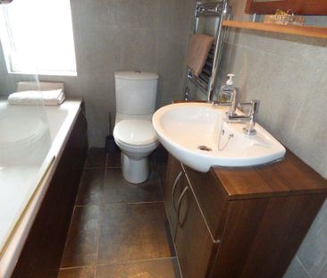 3 bedroom semi-detached house to rent - Photo 6