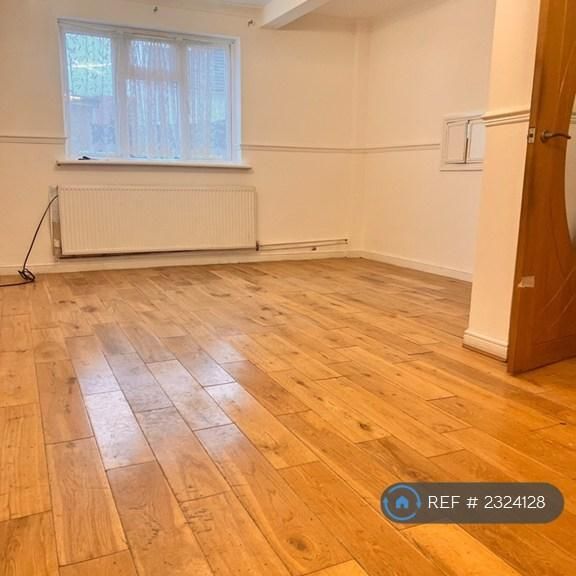 4 bedroom semi-detached house to rent - Photo 1