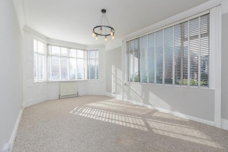 3 bedroom flat to rent - Photo 3