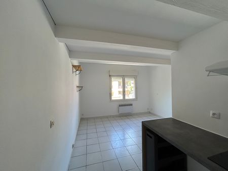 A LOUER - STUDIO DE 22,14 M2 CENTRE VILLE DE SAUSSET LES PINS, - Photo 3