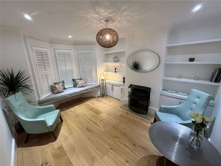 Short Let All Bills Included: A period property offering a stunning contemporary interior with garden studio and off-street parking. - Photo 3