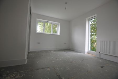 Safety Bay Close, Kent, London - Photo 2