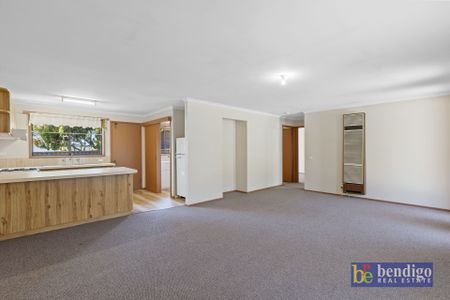 Neat & Convenient Living in Golden Square - Photo 4