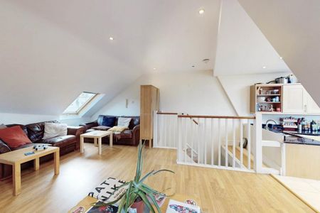 4 bedroom flat to rent - Photo 2