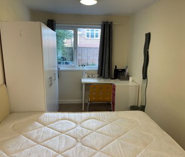 Room in a Shared House, Blackthorn Close, CV4 - Photo 1