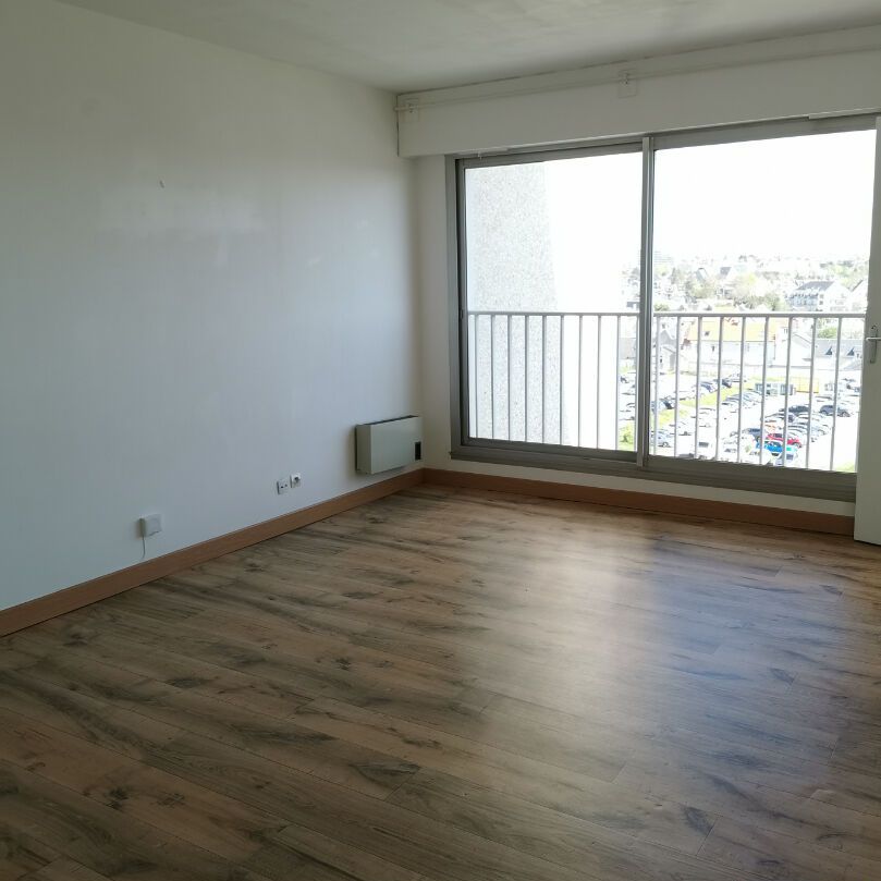 Charmant F1 clair et ensoleillé avec vue dégagée à 5 mn centre ville et commerces - Photo 1