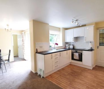 3 bedroom house to rent Plover Close, Southampton, SO16 - Photo 2